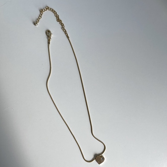☀️3/15$ NWOT Golden Necklace with Heart and Rhinestone Charm - Picture 2 of 4